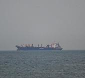 H&uuml;rm&uuml;z Boğazı'nın kapanmasıyla K&ouml;rfez'e ve K&ouml;rfez'den deniz trafiği durdu