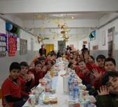 Bir &ouml;ğretmenin hayali Esenler'de ger&ccedil;ek oldu: Minik kalpler iftarda buluştu