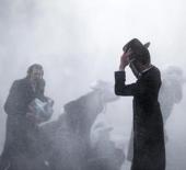 İsrail'de Yahudiler polisle &ccedil;atıştı: Sokaklar savaş alanına d&ouml;nd&uuml;!