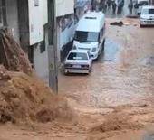 Şanlıurfa&rsquo;da sağanak nedeniyle cadde ve sokaklar g&ouml;le d&ouml;nd&uuml;