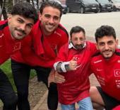 Milli Takım'a s&uuml;rpriz ziyaret! Sosyal medyada g&uuml;ndem oldu