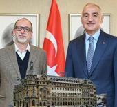 Haydarpaşa ve Sirkeci&rsquo;ye d&uuml;nya yıldızı dokunuşu: Venedik &ouml;d&uuml;ll&uuml; k&uuml;rat&ouml;r iş başında!