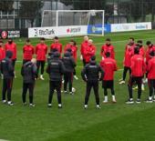 A Milli Takım, yağmur altında &ccedil;alıştı