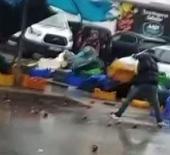 İzmir'de cinnet getiren manav satırla dehşet sa&ccedil;tı