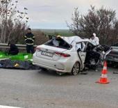 Otomobiller kafa kafaya &ccedil;arpıştı: 4 &ouml;l&uuml;