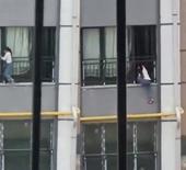 Hatay'da pencereden &ccedil;ıkan &ccedil;ocuk y&uuml;rekleri ağza getirdi! O anlar kamerada 