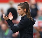 Bundesliga'da tarihe ge&ccedil;en Marie-Louise Eta, ilk ma&ccedil;ına &ccedil;ıktı