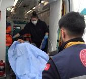 &Ccedil;akmağını vermeyen kuzenini bı&ccedil;aklayıp ka&ccedil;tı