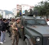 Kahramanmaraş'ta saldırganın cenazesi zırhlı polis aracıyla okuldan &ccedil;ıkarıldı