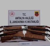 Kaş&rsquo;ta ruhsatsız silah operasyonu: Jandarma 7 t&uuml;feğe el koydu!
