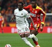 Aslan'a kupa şoku: Sahaya yansımayan performans, elenmeyle sonu&ccedil;landı