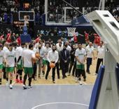 Cumhurbaşkanı Şara, dostluk ma&ccedil;ı &ouml;ncesi basketbol oynadı