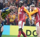 Galatasaray - Fenerbah&ccedil;e derbisinde ilgi &ccedil;eken kareler