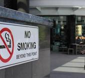 İngiltere'den sigara kararı! 2009 sonrası doğanlara &ouml;m&uuml;r boyu yasak