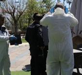 K&ouml;t&uuml; kokunun sebebi şoke etti: Reklam panosunda erkek cesedi!