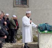 K&ouml;y&uuml;n neşesiydi! İmam ayakta durmakta g&uuml;&ccedil;l&uuml;k &ccedil;ekti