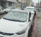 Nisan ayında kar s&uuml;rprizi! Her yer beyaza b&uuml;r&uuml;nd&uuml;