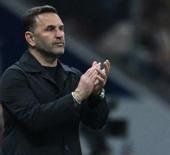 Okan Buruk'tan ıslıklanan oyuncusuna destek