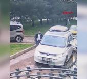 &Uuml;zerine su sı&ccedil;ratan s&uuml;r&uuml;c&uuml;n&uuml;n saldırısına uğradı; o anlar kamerada