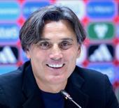 Takımını şampiyonluğa taşıyor! Almanya'da 13 gol atan T&uuml;rk forvetten Montella'ya &ccedil;ağrı