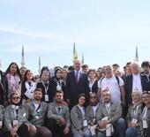 Başkan Altay &ldquo;Gen&ccedil; Seyyah&rdquo; projesi ile İstanbul gezisine katılan &ouml;ğrencilerle buluştu