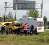 Edirne'de ambulans ile taksi &ccedil;arpıştı: Yaralılar var!