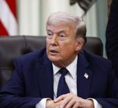 Trump yine g&uuml;ndem oldu: NASA Başkanı&rsquo;nın kulaklarıyla dalga ge&ccedil;ti!