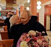 Putin, 88 yaşındaki eski &ouml;ğretmeniyle buluştu! "Bulldog gibi kavga ederdi"