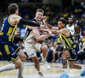 Beşiktaş'tan derbide Fenerbah&ccedil;e'ye darbe
