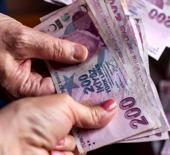Emeklilerin ikramiye ve aylık &ouml;demeleri hesaplara aktarılıyor