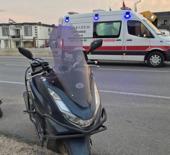 Motosiklet otomobile &ccedil;arptı: 2 yaralı