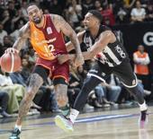 Beşiktaş derbide Galatasaray'ı farklı devirdi