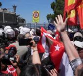 &Ouml;zg&uuml;r &Ouml;zel, valiliği dinlemedi: İzmir'de miting &ouml;ncesi arbede yaşandı