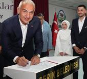 Bakan Ersoy gen&ccedil; &ccedil;iftin nikah şahidi oldu
