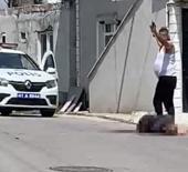 Cani koca dehşeti! Sokak ortasında eşini katletti, lin&ccedil;ten polis kurtardı