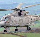 İngiliz Kraliyet Donanmasına ait bir helikopter d&uuml;şt&uuml;