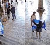 Ayasofya'i Kebir Camii'nde Bizans bayrağı a&ccedil;an iki turist hakkında karar
