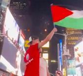 Faslı taraftarlardan Times Meydanı'nda Filistin'e destek g&ouml;sterisi