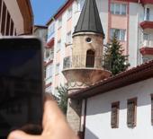 Her halkası farklı ustanın elinden: Sivas&rsquo;taki Zincirli Minare Camii ilgi &ccedil;ekiyor