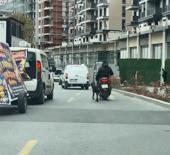 Motosiklete bağladığı k&ouml;peği metrelerce koşturdu