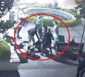 Bursa'da işverenler ile motokuryelerin kavgası kamerada: 10 g&ouml;zaltı