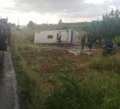 Isparta'da katliam gibi kaza: Tur minib&uuml;s&uuml; şarampole yuvarlandı