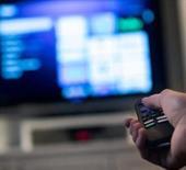 Evliler, bekarlara g&ouml;re daha &ccedil;ok televizyon izliyor