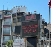 Adeta kavruldu, termometreler şehir merkezinde 42 dereceyi g&ouml;sterdi!