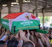 Konya'nın 'Kırmızılı Kadını' son yolculuğuna uğurlandı