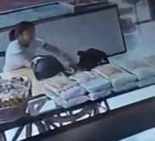 Fırında 'pes' dedirten hırsızlık: &Ccedil;ayına şeker attı, şekerliği &ccedil;antasına sakladı