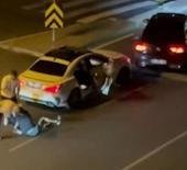 İstanbul Başakşehir'de trafik ter&ouml;r&uuml;: Bir s&uuml;r&uuml;c&uuml; dakikalarca yerde darbedildi