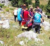 Kekik toplamaya &ccedil;ıktı, kayalıklardan d&uuml;şt&uuml;
