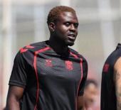 Sivasspor'da Benjamin Kimpioka'nın s&ouml;zleşmesi feshedildi