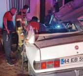 Mardin'de trakt&ouml;rle &ccedil;arpışan otomobildeki 4 kişi yaralandı